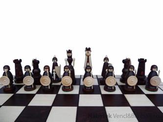 dřevěné šachy vyřezávané MAGNAT 155 mad