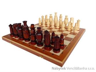 dřevěné šachy vyřezávané Španělský Dvůr 121 mad